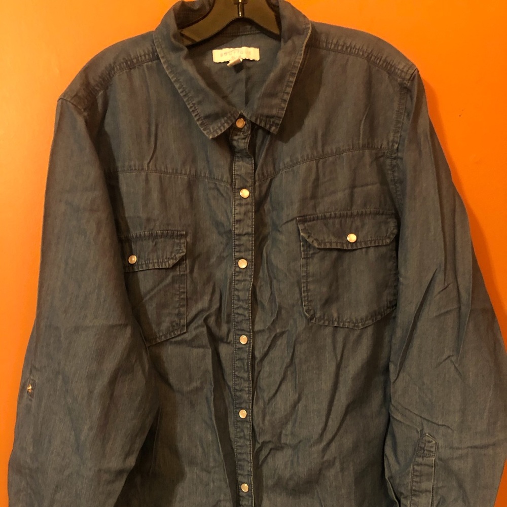 Woman’s 3x  button down shirt